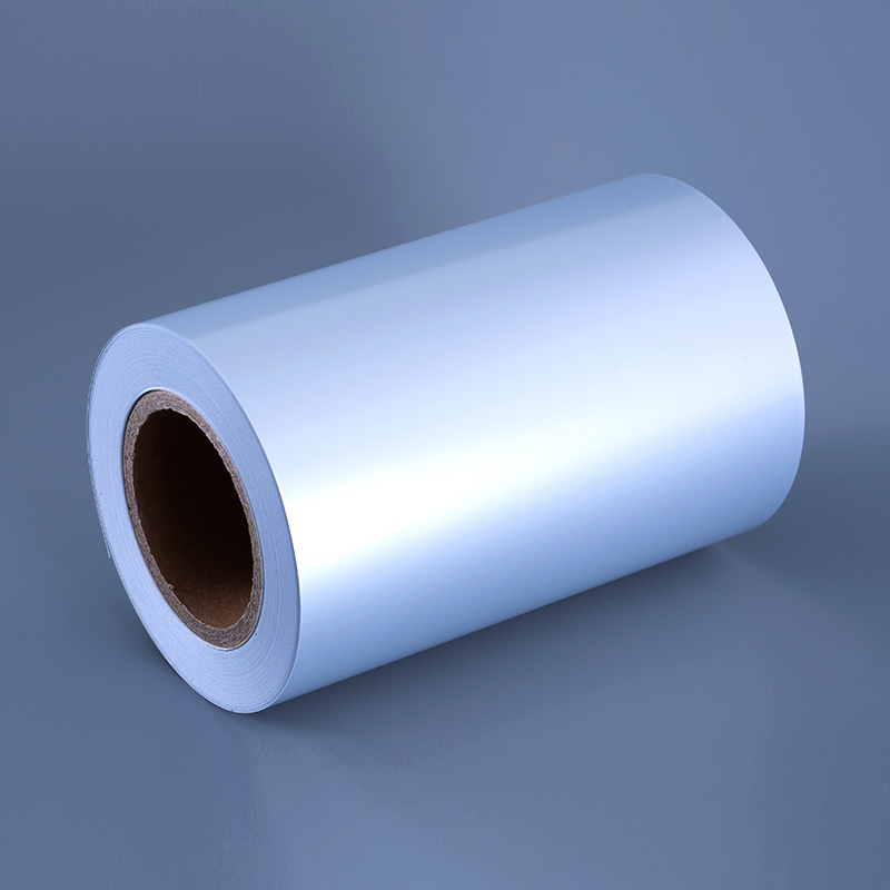 50-микронная матовая серебряная полиэфирная пленка премиум-класса, самоклеящаяся пленка с акриловым клеем на основе растворителя, устойчивая к спирту и высоким температурам.