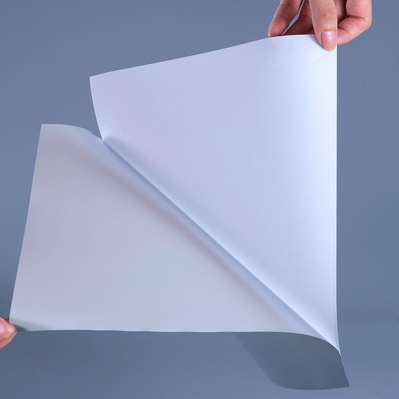 50-микронная матовая серебряная полиэфирная пленка для этикеток с акриловым клеем на водной основе и покрытием на водной основе