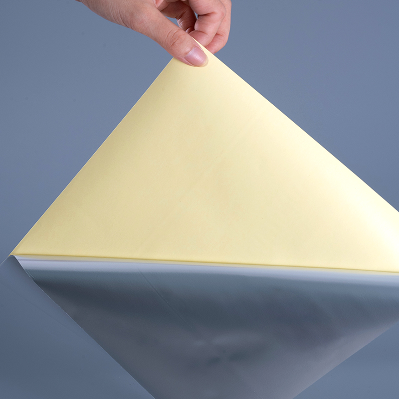 50-микронная глянцевая белая полиэфирная ПЭТ-пленка, самоклеящаяся этикетка с акриловым клеем на растворителе, большой рулон для цифровой печати