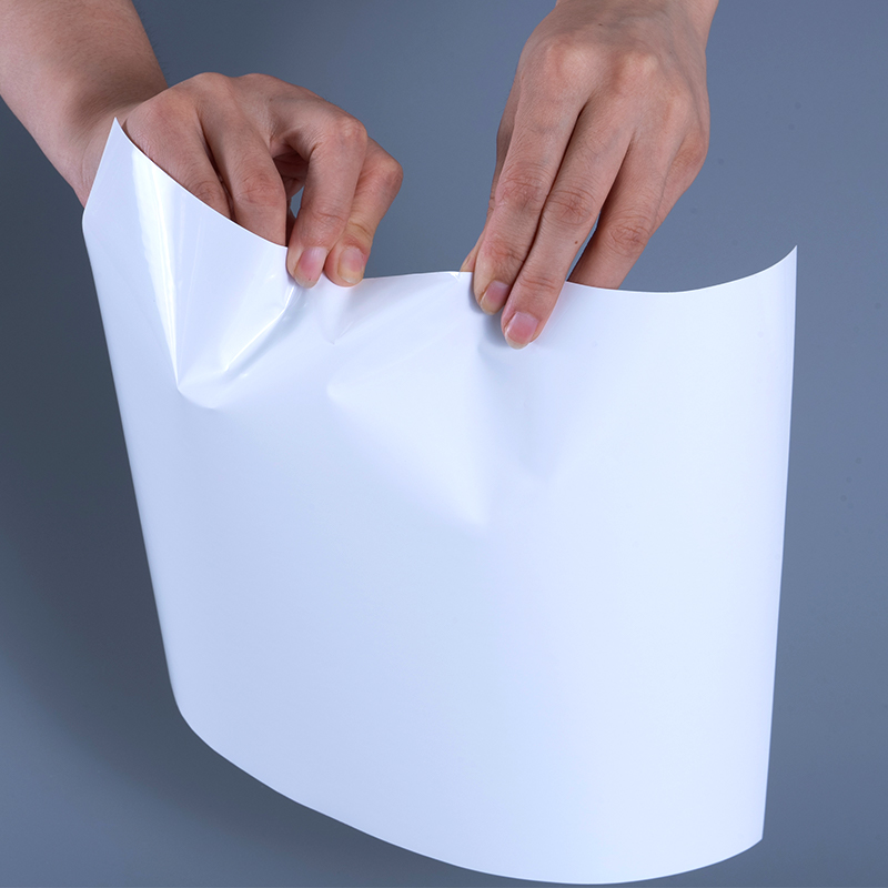 25-микронная глянцевая виниловая пленка из ПЭТ-материала для этикеток с акриловым клеем Jumbo Roll для струйной печати